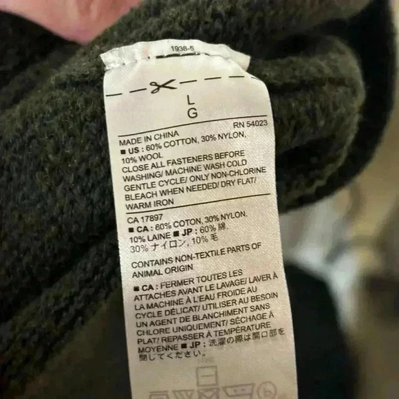 Mens size large banana republic brand sweater, #450 - Picture 4 of 4